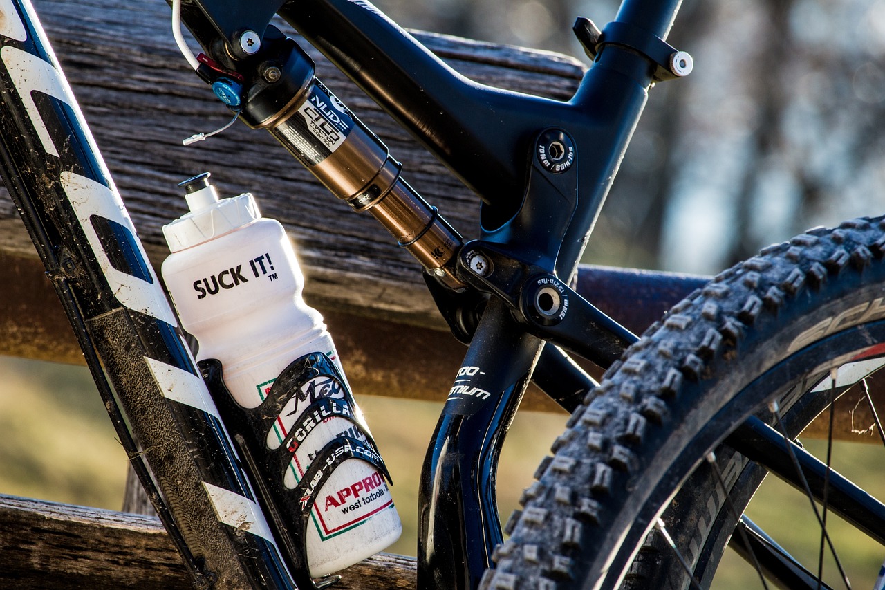 mountain bike, drinking bottle, detail